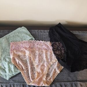 Victoria's Secret/Pink Lace Underwear